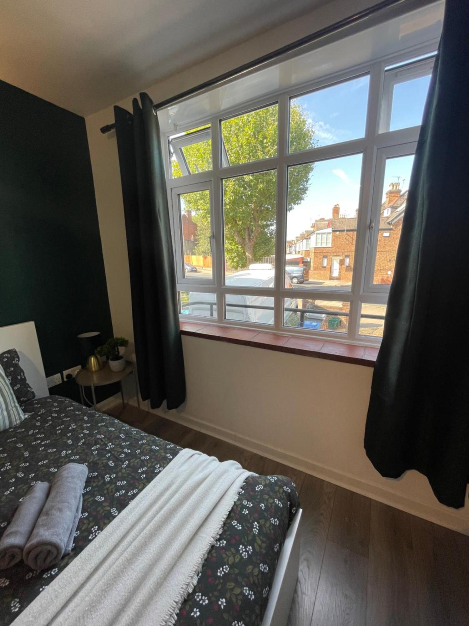 Willesden Green Rooms ロンドン エクステリア 写真